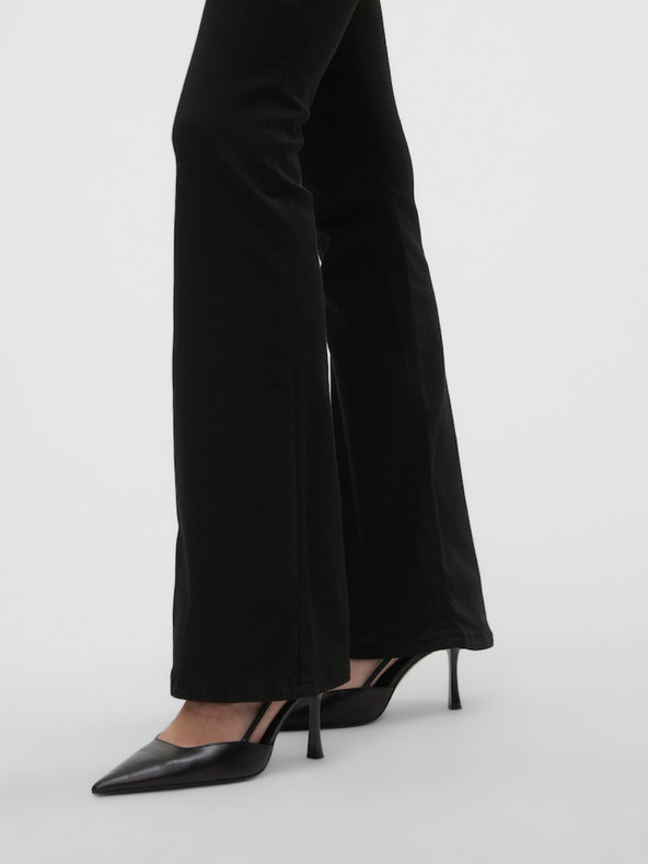 Vero Moda Jeans neri da donna dal taglio svasato Vero Moda Flash