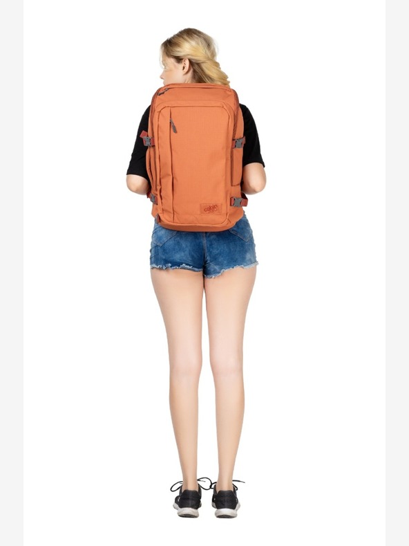 CabinZero Zaino unisex arancione CabinZero Adventure Sahara Sand (32L)