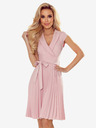 numoco Abito plissettato con scollatura a fazzoletto - rosa cipria Numoco WENDY
