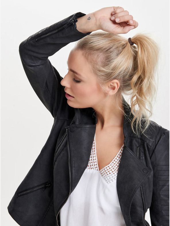 ONLY Giacca curvy da donna in pelle nera con tasche ONLY Biker