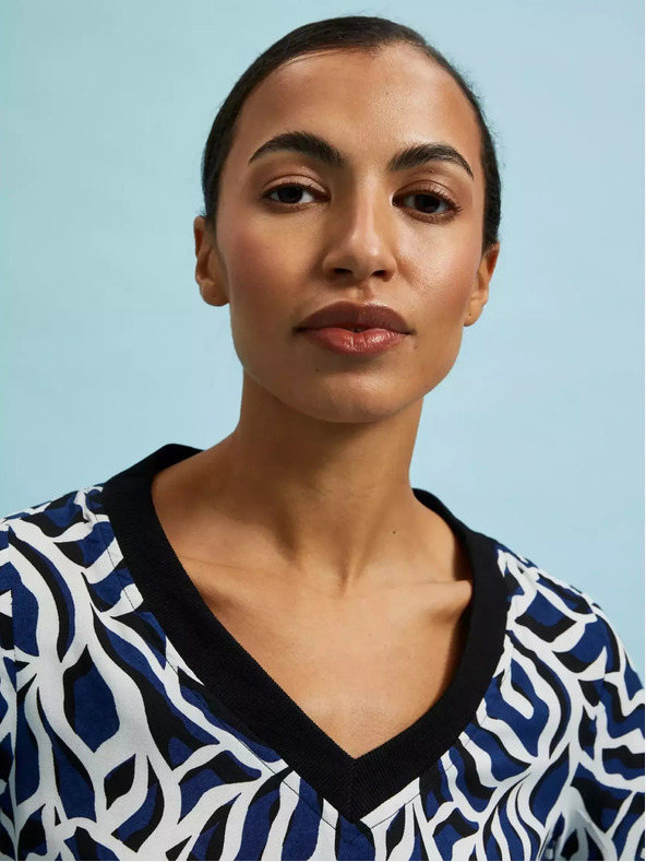 Moodo Moodo camicia geometrica con scollo a V