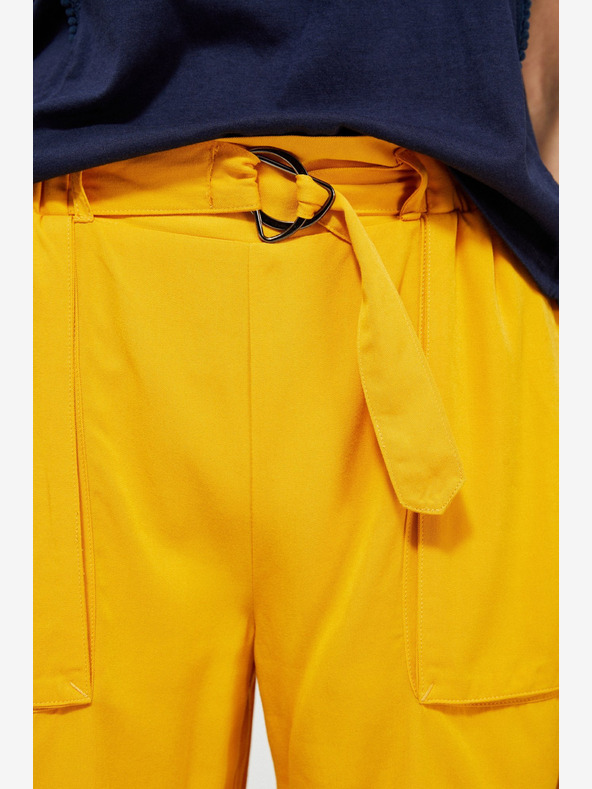 Moodo Pantaloncini Moodo gialli da donna