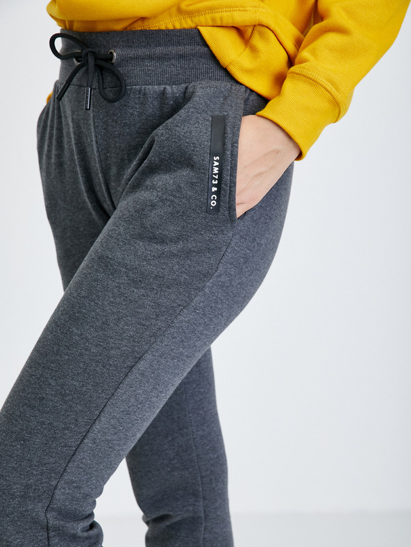 Sam 73 Pantaloni sportivi grigio scuro da donna SAM 73 Rindi