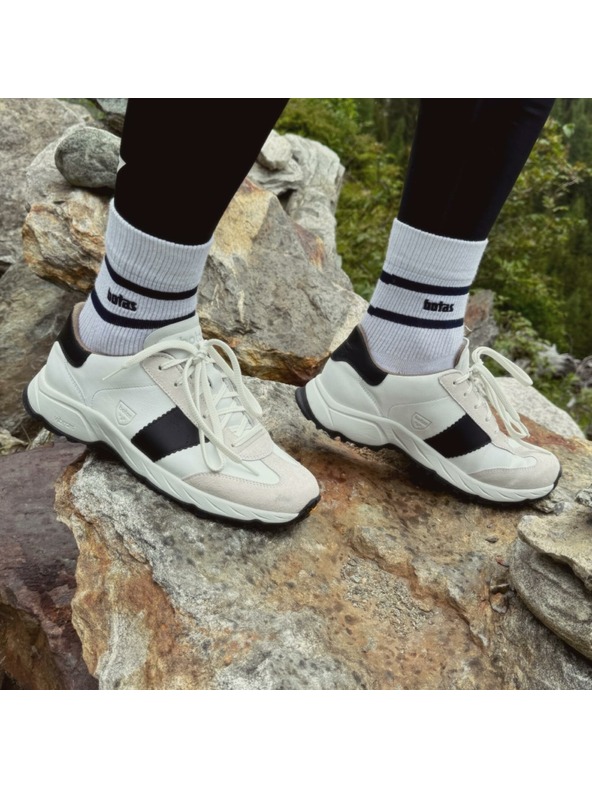 Vasky Botas Nordic Shadow - Scarpe da ginnastica all'aperto in pelle da donna / stivali bianco-nero Produzione ceca: Zlín