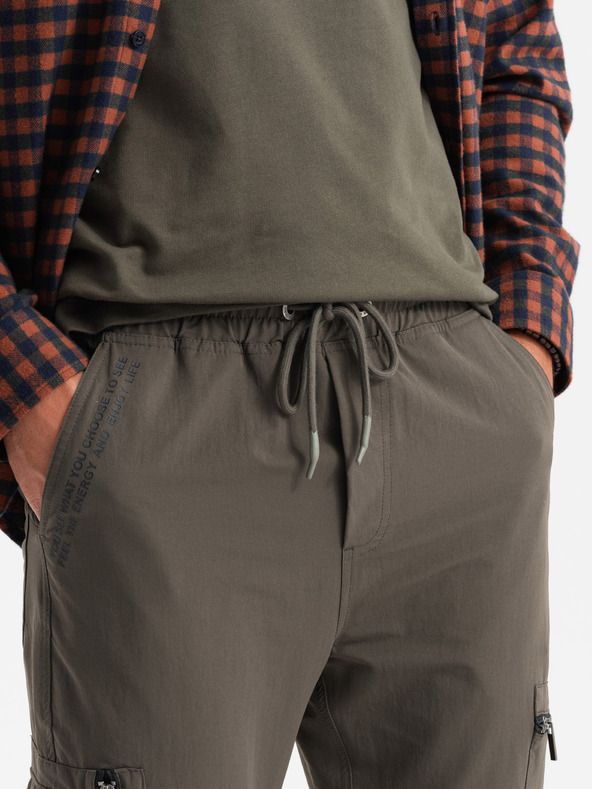 Ombre Clothing Pantaloni jogger da uomo con tasche e stampa verde oliva scuro Ombre Clothing